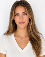 Load image into Gallery viewer, Clover Necklace