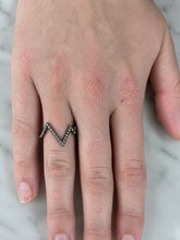Load image into Gallery viewer, Zigzag ring
