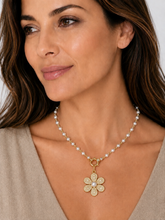 Load image into Gallery viewer, Pearl &amp; Flower Necklace
