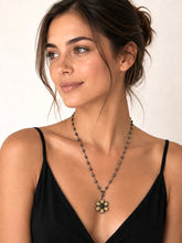 Load image into Gallery viewer, Two Tone Flower Necklace

