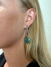 Load image into Gallery viewer, Triangle  Flower
