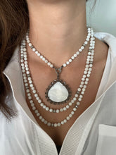 Load image into Gallery viewer, White Agate and Pendant
